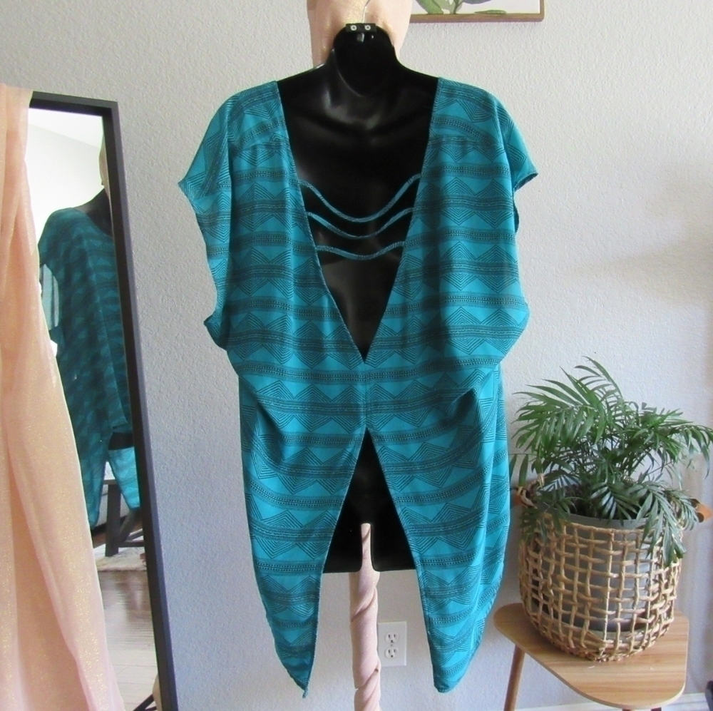 Torrid Split Back Top - Picture 4 of 7